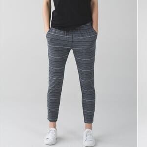 Lululemon Jet Crop Gray Stripe Pants Size‎ 12